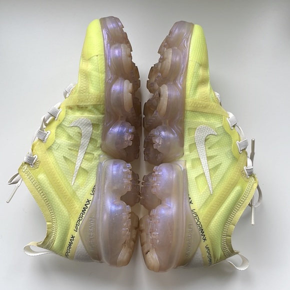 Neon Nike Vapor Max shoes - Picture 2 of 4